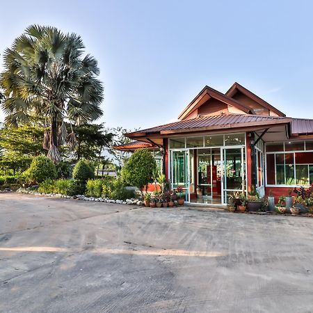 Oyo 416 Golden Nakara Resort Maesai Meszaj Kültér fotó